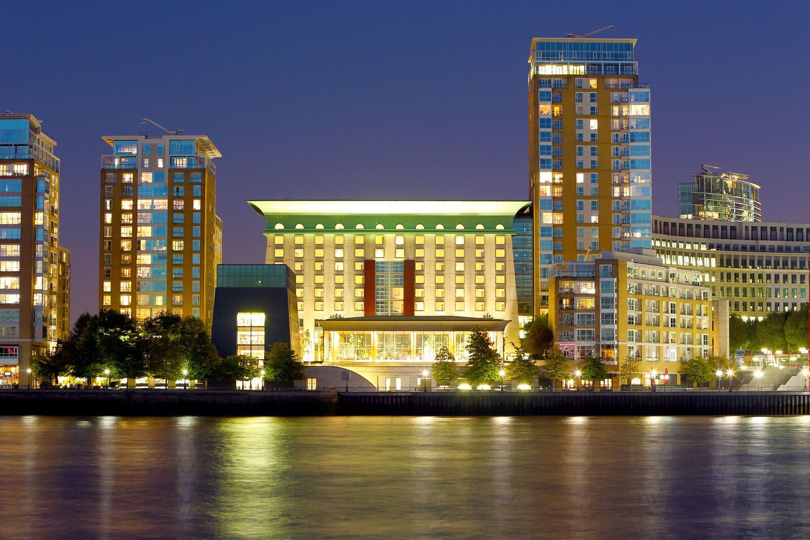 Canary Riverside Plaza Hotel