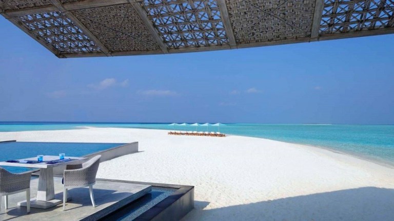 FOUR SEASONS RESORT MALDIVES AT LANDAA GIRAAVARU