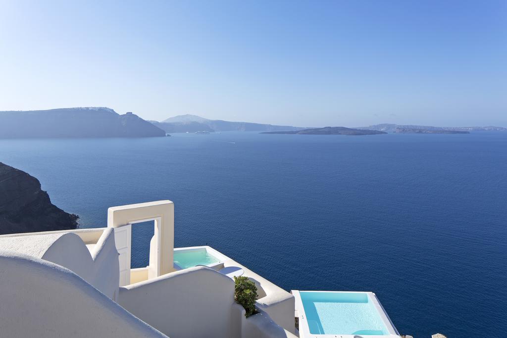 CANAVES OIA SUITES