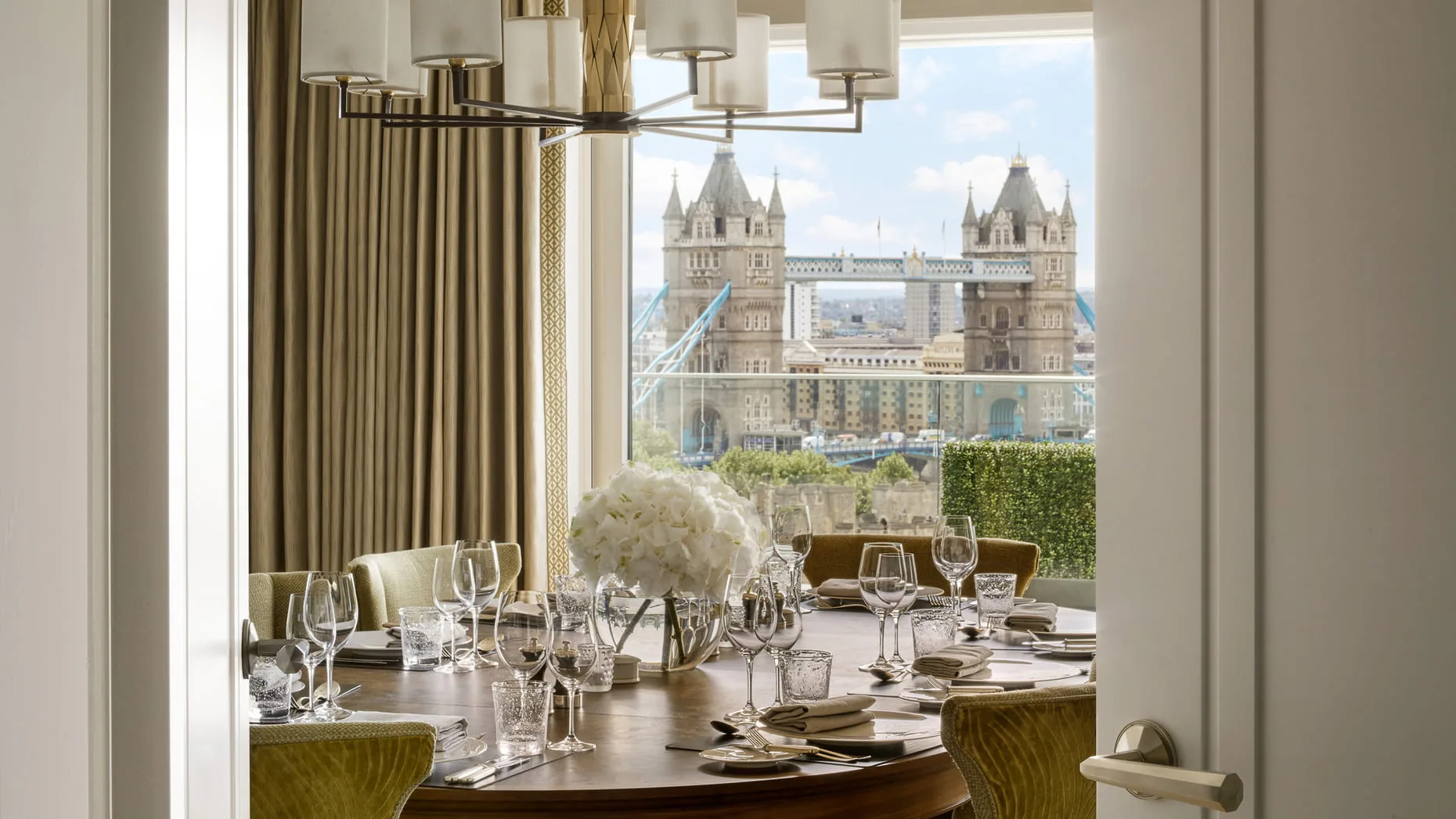 Four Seasons Hotel London Tower Bridge 5 Star Luxury Hotel and Spa London United Kingdom