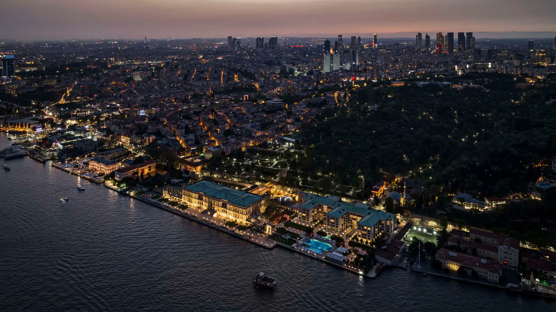Çırağan Palace Kempinski Istanbul  5-Star Luxury Bosphorus Palace Hotel, Turkey